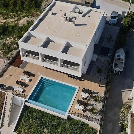 Casa Bella - *